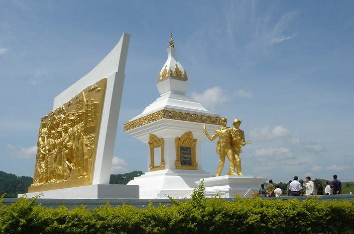 Những đài tưởng niệm anh hùng liệt sĩ Việt Nam trên đất Lào - Ảnh 1.