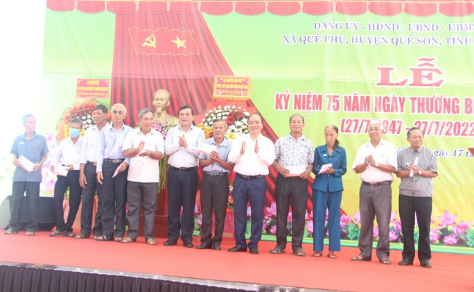 Chủ tịch nước Nguyễn Xuân Phúc dự Lễ kỷ niệm 75 năm Ngày Thương binh - Liệt sĩ tại Quế Sơn, Quảng Nam - Ảnh 2.