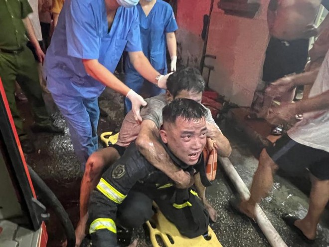 Bộ trưởng Tô Lâm tặng Bằng khen cho các cá nhân, tập thể Công an Hà Nội tham gia chữa cháy, cứu người - Ảnh 3.