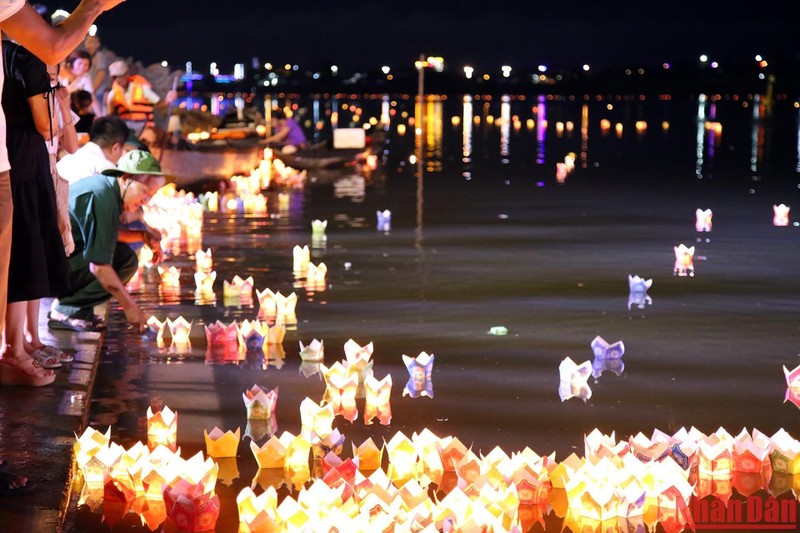 Sự tích Lễ hội Hoa đăng trên sông Thạch Hãn - Ảnh 2.