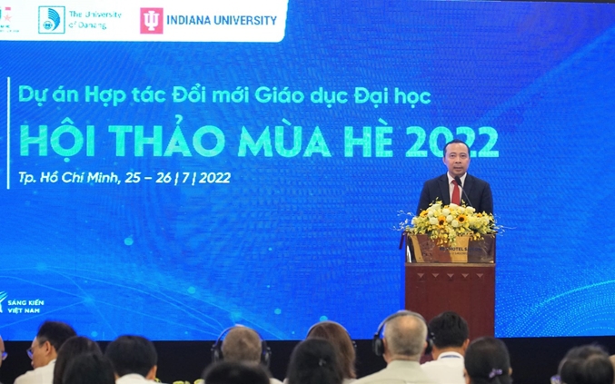 Xây dựng các mô hình hỗ trợ trường đại học Việt Nam phát triển