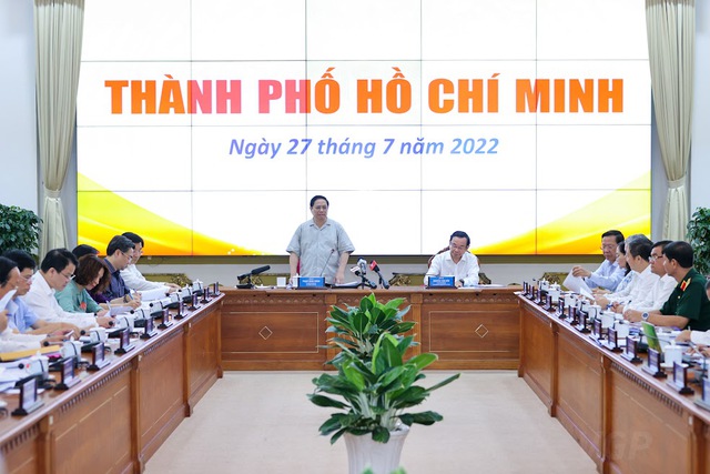 Thủ tướng Phạm Minh Chính khảo sát hai dự án giao thông trọng điểm, làm việc với lãnh đạo Thành phố Hồ Chí Minh - Ảnh 1.