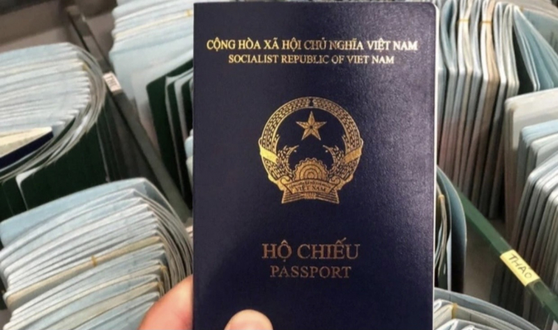 Mẫu hộ chiếu mới của Việt Nam tạm thời chưa được nước Đức công nhận - Ảnh 1.