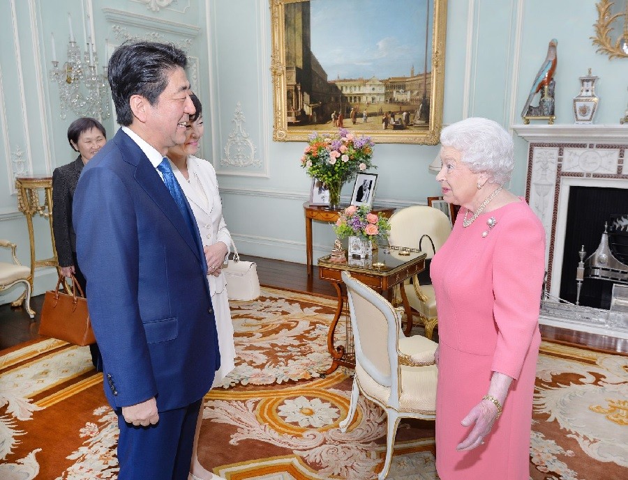 Cuộc đời cựu Thủ tướng Nhật Bản Abe Shinzo qua ảnh - Ảnh 12.
