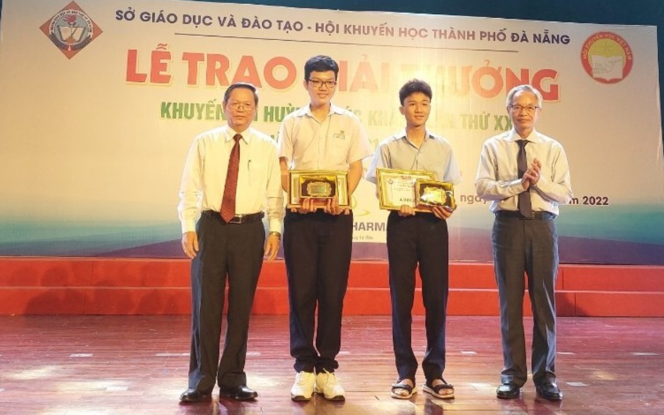 Đ&agrave; Nẵng trao Giải thưởng Khuyến t&agrave;i Huỳnh Th&uacute;c Kh&aacute;ng, vinh danh 42 học sinh xuất sắc - Ảnh 5.