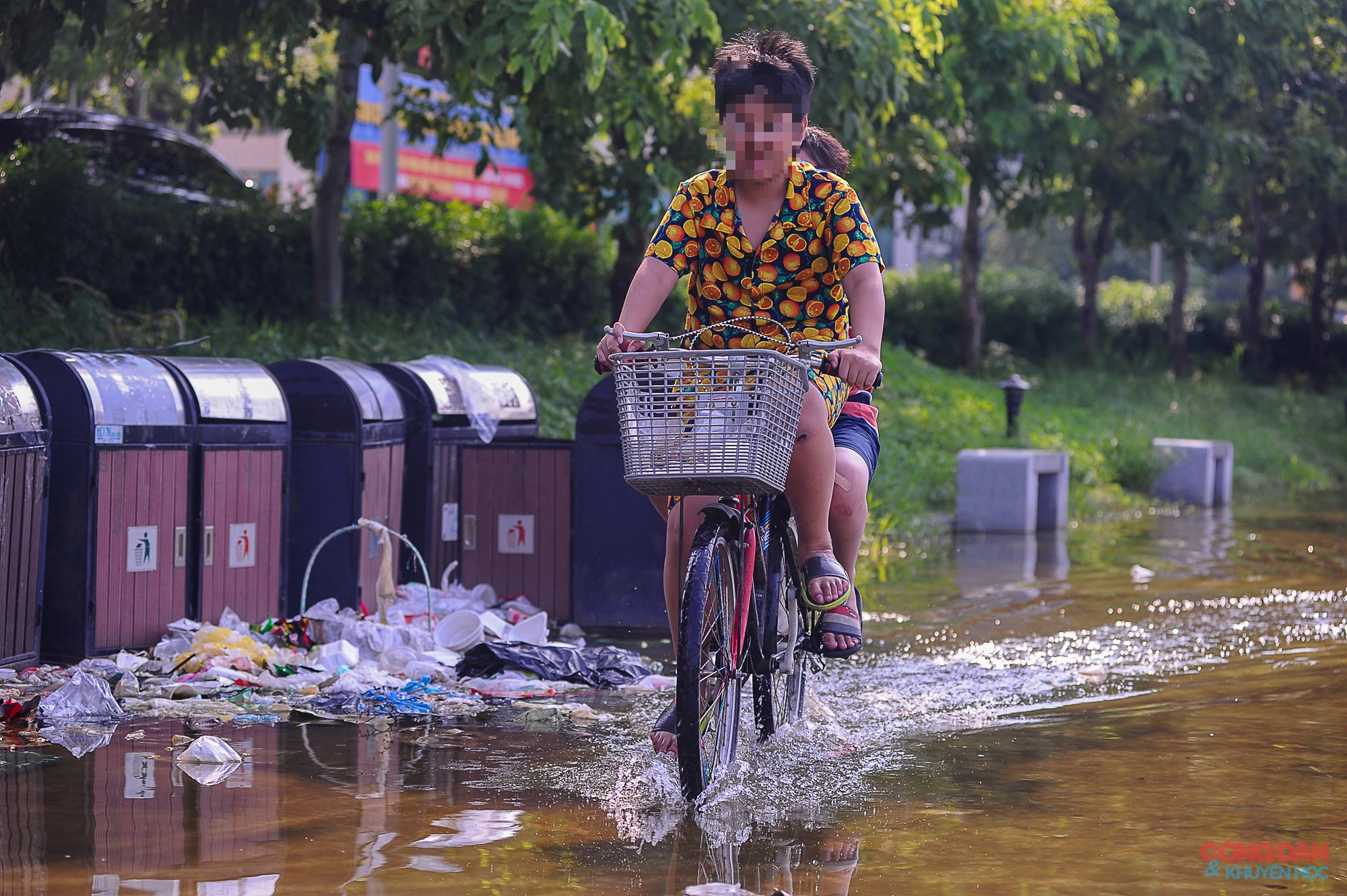 Hà Nội: Công viên 950 tỷ đồng ngập tràn nước và rác thải - Ảnh 9.