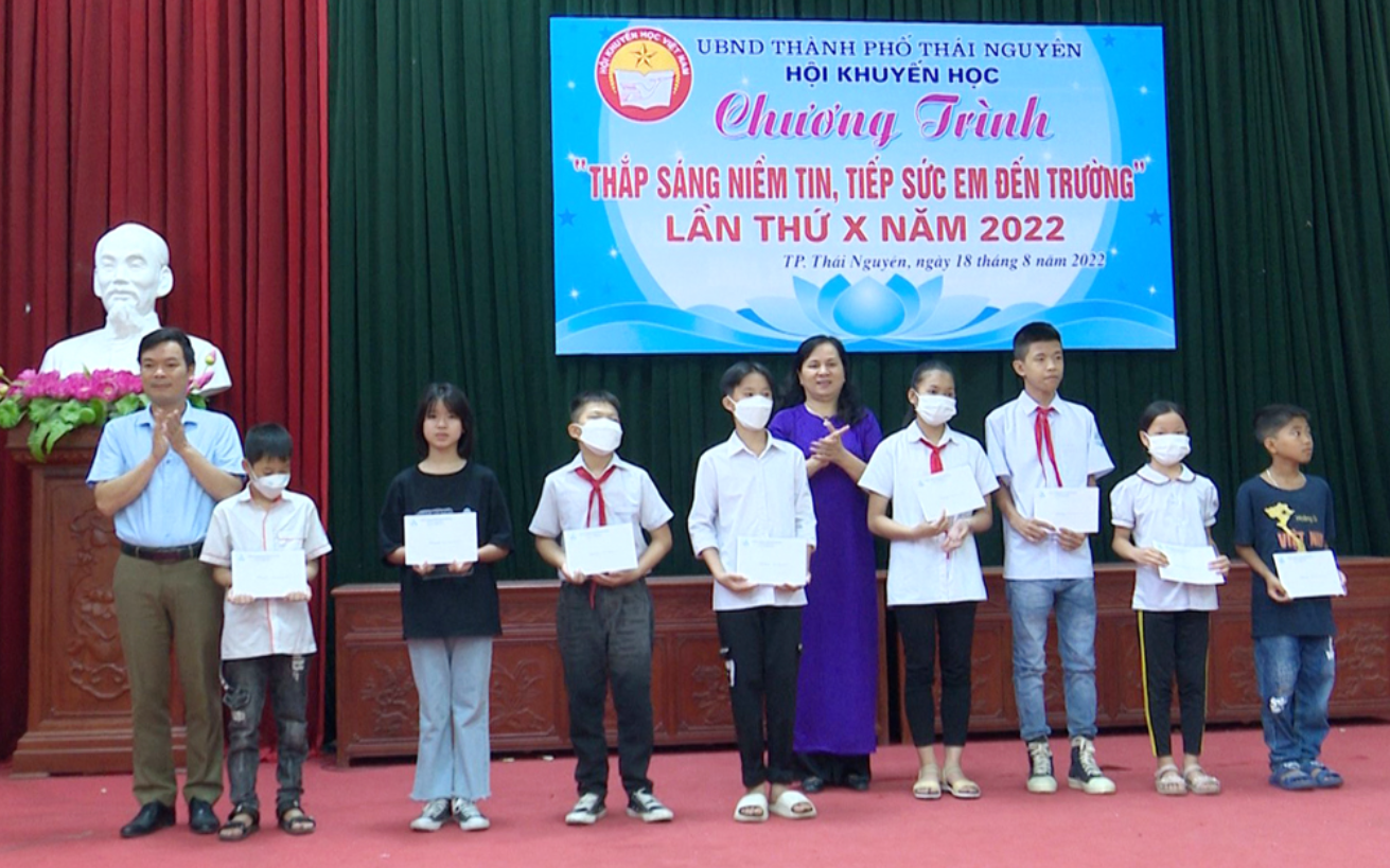 Hội Khuyến học Thái Nguyên: Tặng 96 suất học bổng cho học sinh nghèo hiếu học