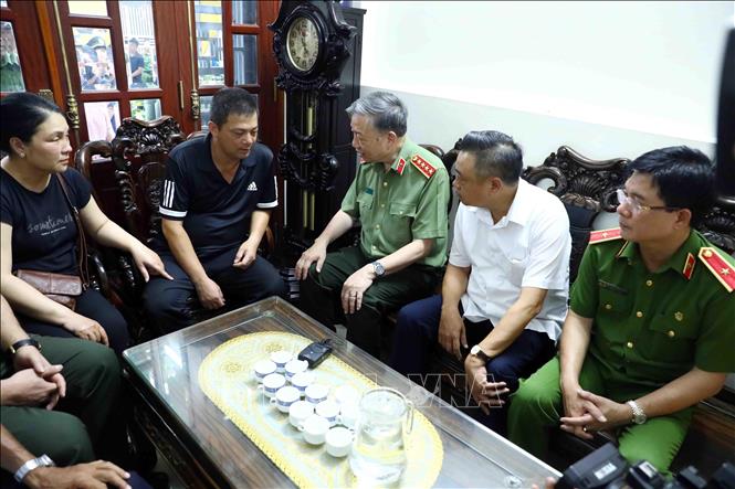 Bộ trưởng Tô Lâm tới thăm hỏi, động viên gia đình 3 cảnh sát hy sinh khi chữa cháy - Ảnh 7.
