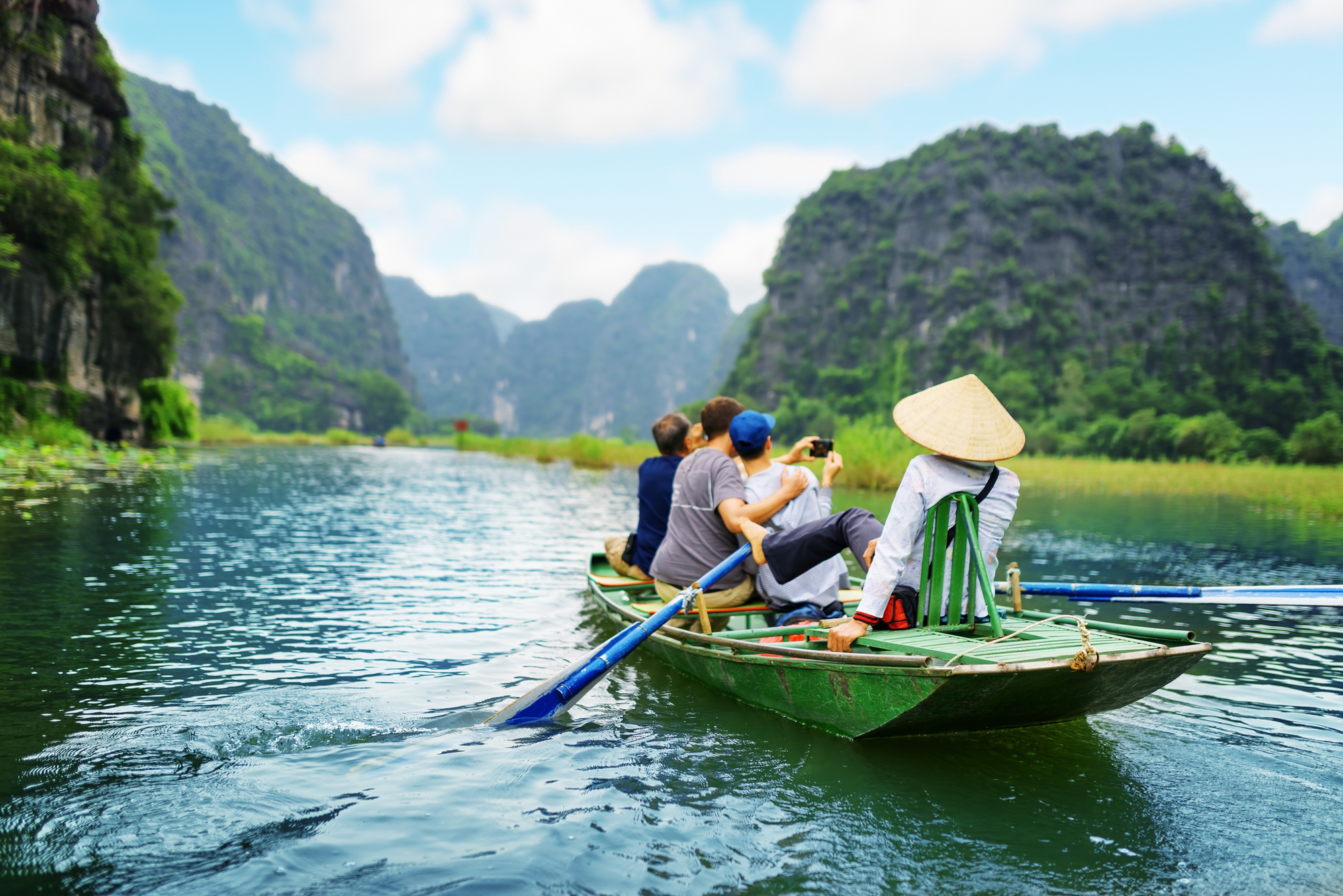 Việt Nam lọt top điểm đến du lịch có tốc độ tăng trưởng nhanh nhất thế giới - Ảnh 2.