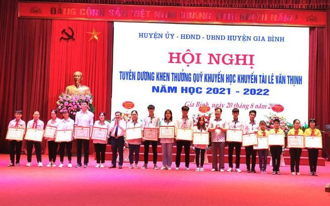 Bắc Ninh: Trao thưởng Quỹ Khuyến học, khuyến tài Lê Văn Thịnh 