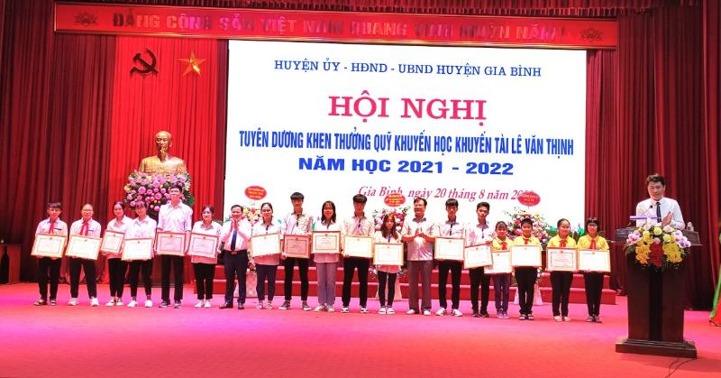 Bắc Ninh: Trao thưởng Quỹ Khuyến học, khuyến tài Lê Văn Thịnh  - Ảnh 2.