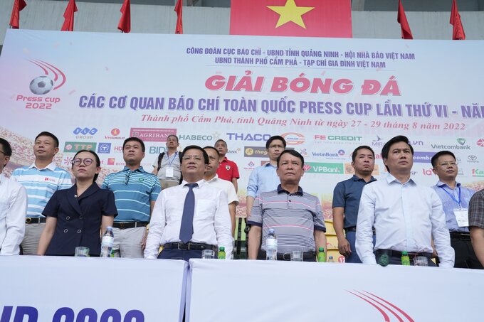 Khai mạc vòng chung kết Press Cup 2022, trao 50 suất quà cho học sinh nghèo vượt khó - Ảnh 1.