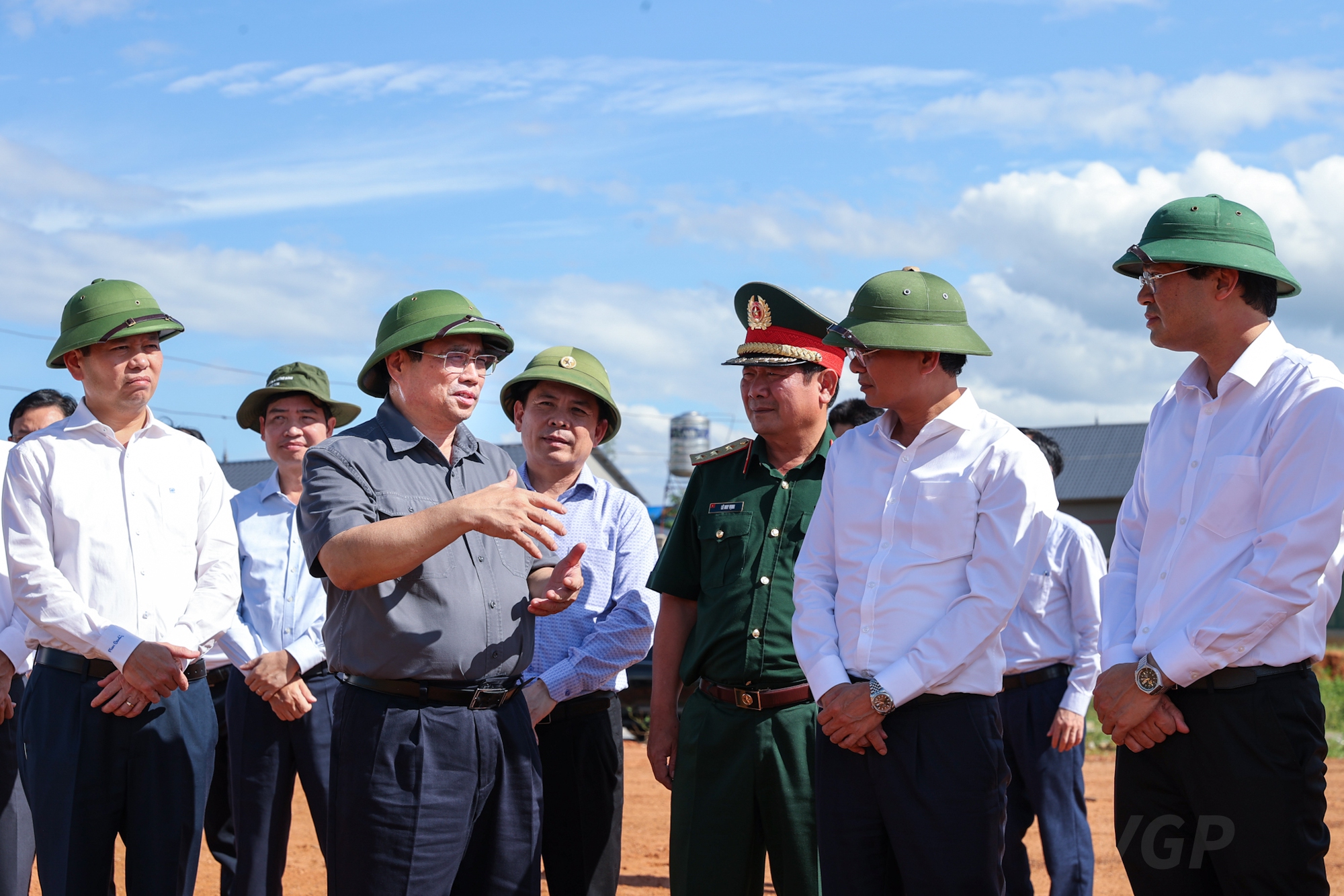 Thủ tướng Chính phủ: Xây dựng sân bay Sa Pa theo hướng lưỡng dụng, phục vụ cả dân sự và quân sự - Ảnh 3.