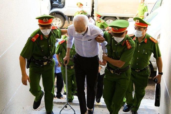 Vụ tham ô &quot;đất vàng&quot; ở Bình Dương: Cựu Bí thư Tỉnh ủy Bình Dương Trần Văn Nam bị tuyên phạt 7 năm tù - Ảnh 1.