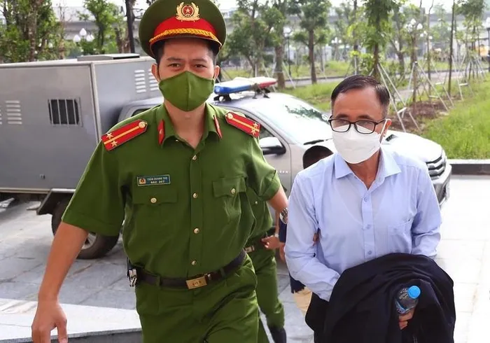 Vụ tham ô &quot;đất vàng&quot; ở Bình Dương: Cựu Bí thư Tỉnh ủy Bình Dương Trần Văn Nam bị tuyên phạt 7 năm tù - Ảnh 2.