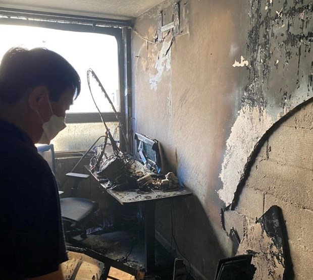 Cháy chung cư ở Hà Đông: Giải cứu 4 người ra khỏi đám cháy - Ảnh 1.
