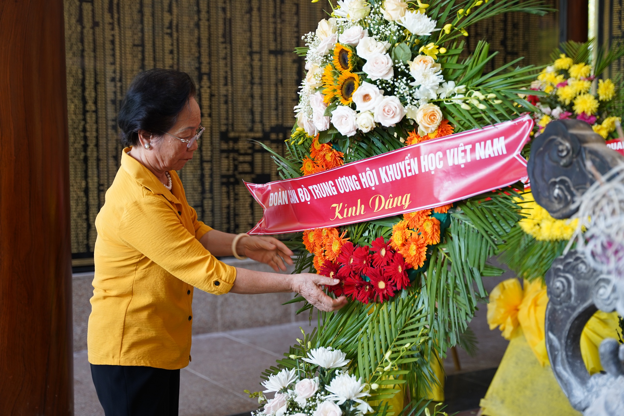 Hội Khuyến học Việt Nam viếng thăm, tri ân các Anh hùng liệt sĩ Ngã ba Đồng Lộc - Ảnh 3.