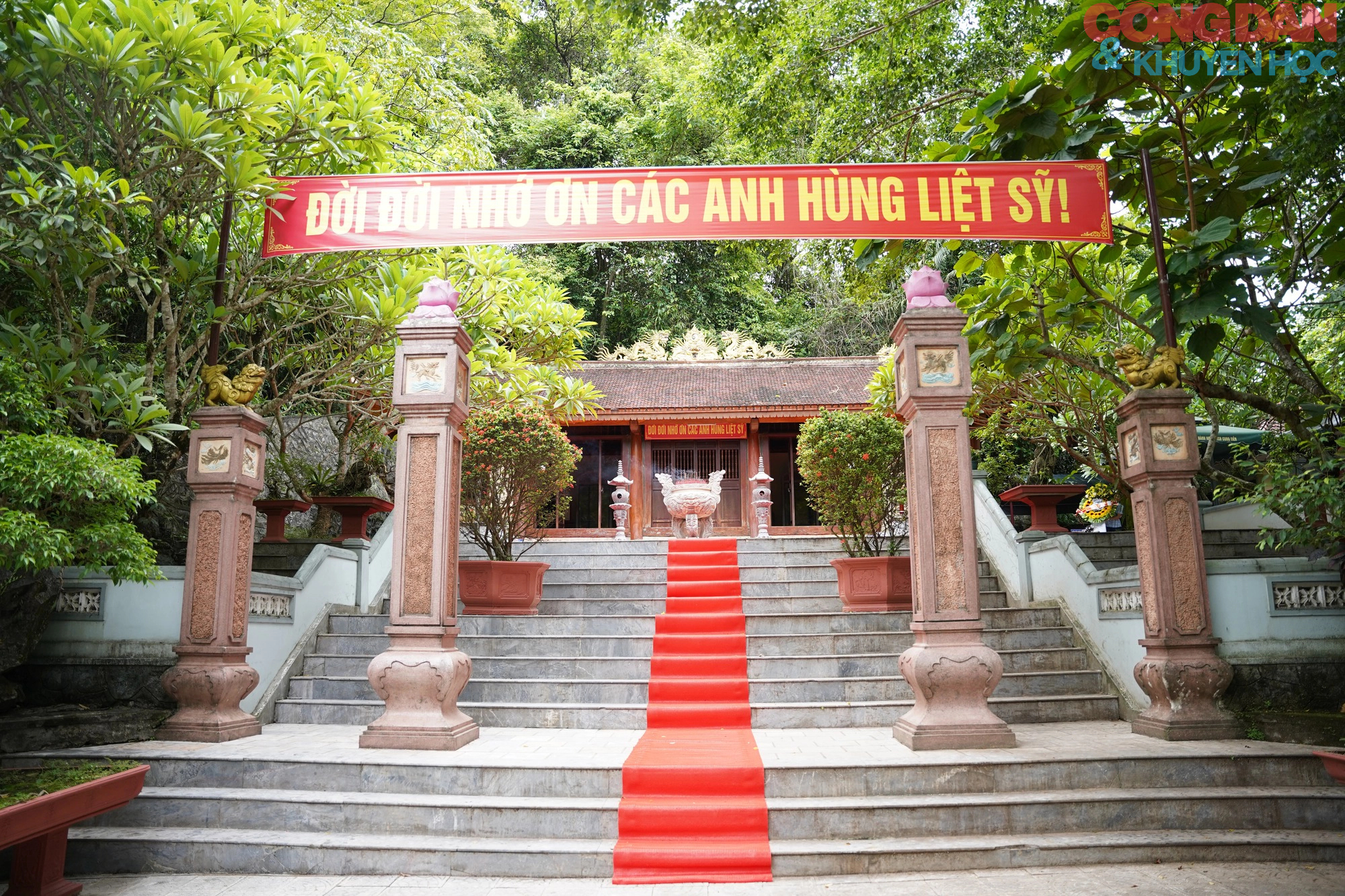 Hội Khuyến học Việt Nam dâng hương tưởng nhớ công lao các Anh hùng liệt sĩ tại Quảng Trị - Ảnh 4.