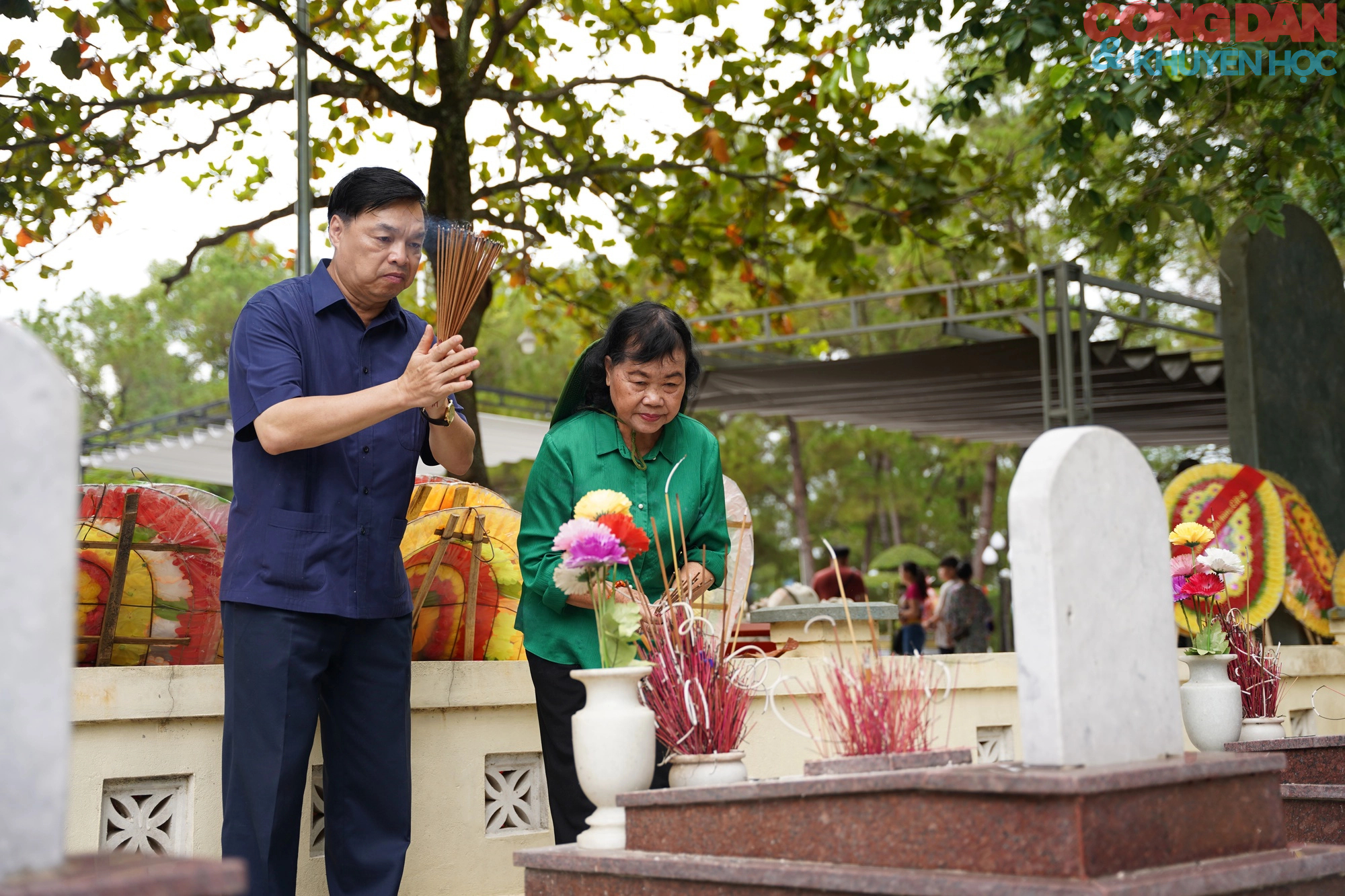 Hội Khuyến học Việt Nam dâng hương tưởng nhớ công lao các Anh hùng liệt sĩ tại Quảng Trị - Ảnh 3.