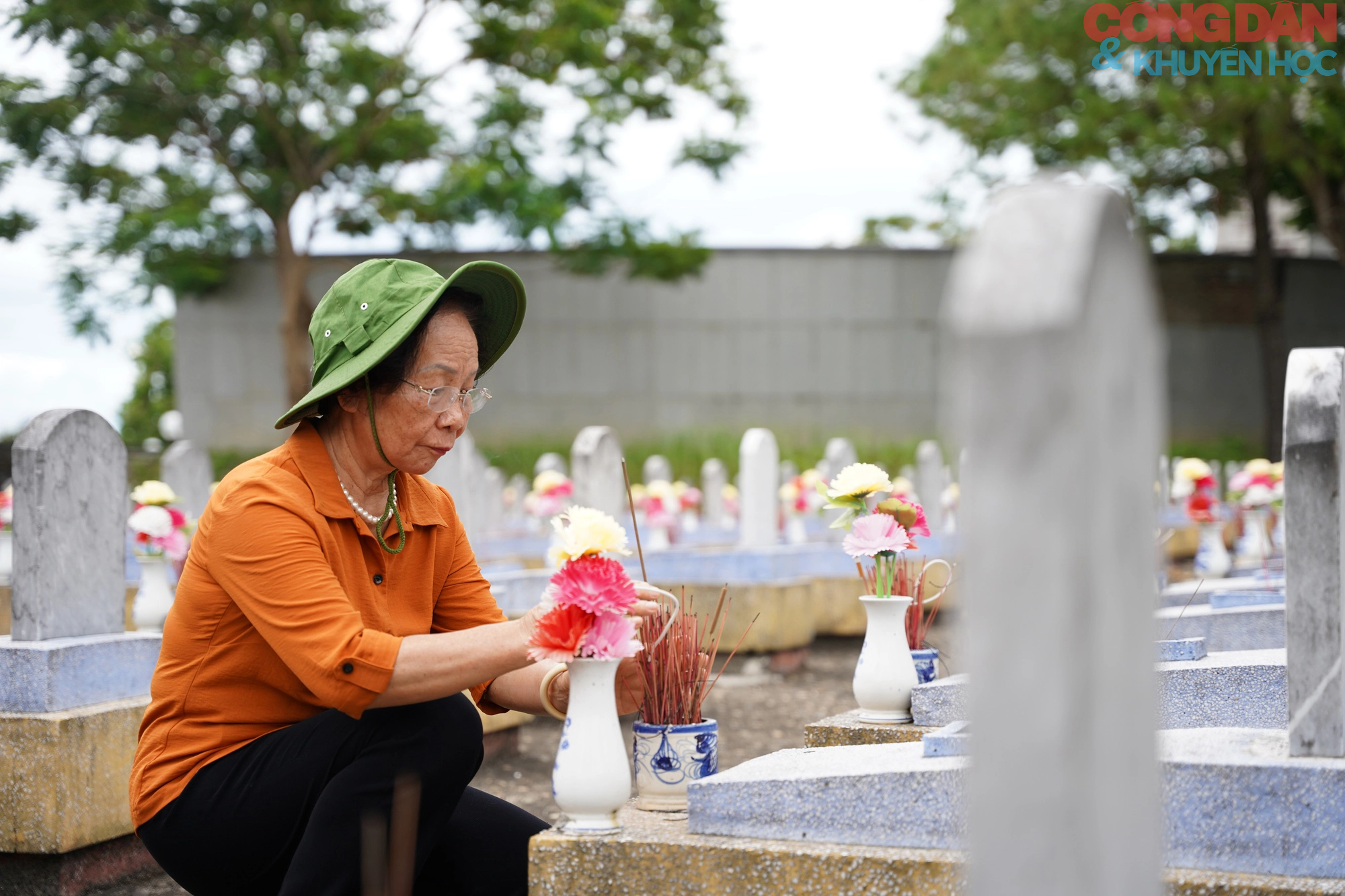 Hội Khuyến học Việt Nam dâng hương tưởng nhớ công lao các Anh hùng liệt sĩ tại Quảng Trị - Ảnh 10.