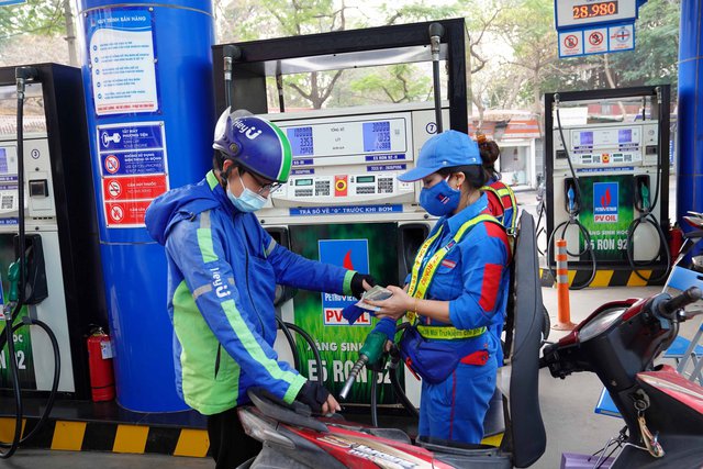 Giá xăng nhập khẩu tiếp tục giảm, xăng dầu Việt Nam có thể giảm lần thứ 5 liên tiếp?   - Ảnh 3.