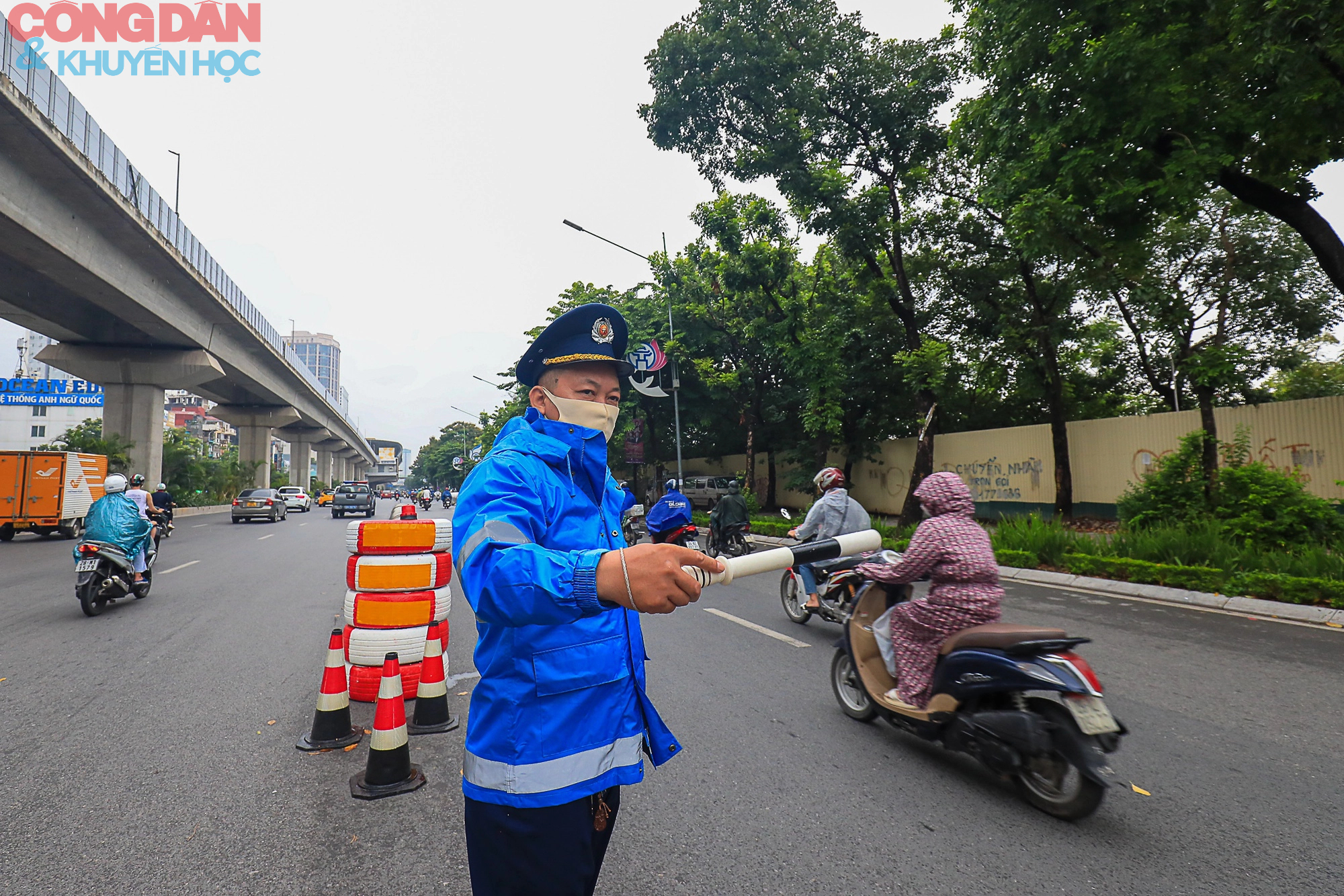 Hà Nội: Giao thông trên đường Nguyễn Trãi lộn xộn sau khi phân làn - Ảnh 6.
