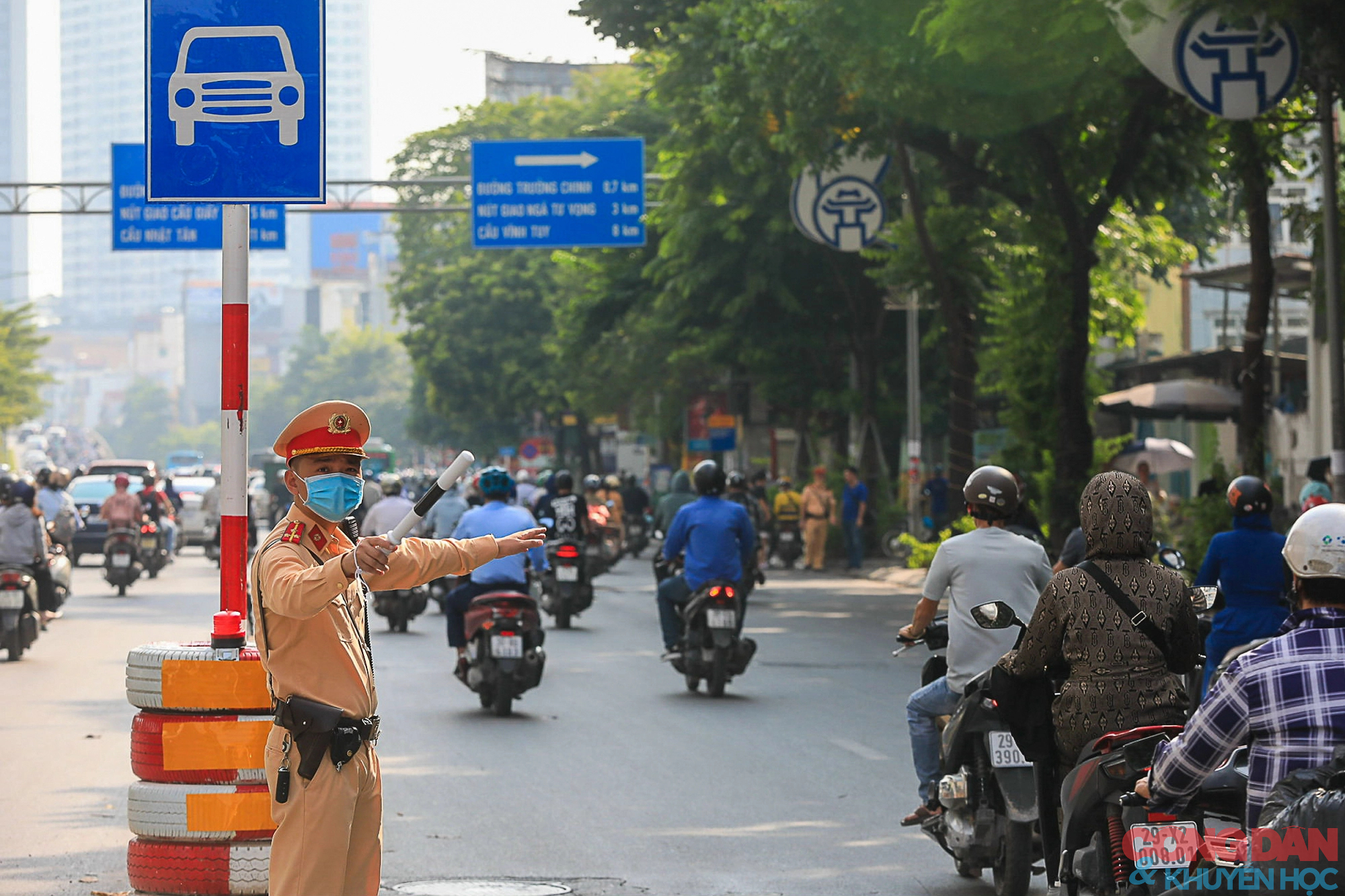 Hà Nội: Đường Nguyễn Trãi vẫn lộn xộn, xe đi sai làn chưa bị xử phạt - Ảnh 3.