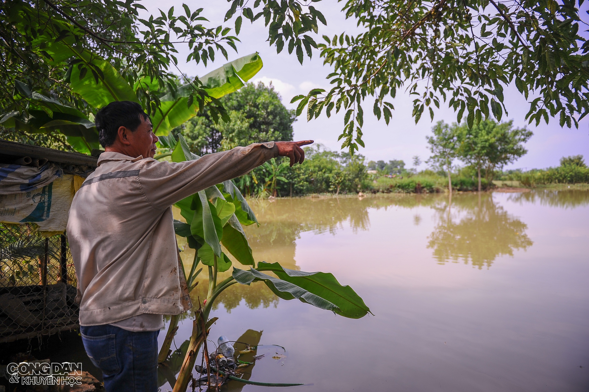 Hà Nội: Nhiều nơi ở huyện Chương Mỹ vẫn ngập nước, người dân chịu nhiều thiệt hại do lũ - Ảnh 3.