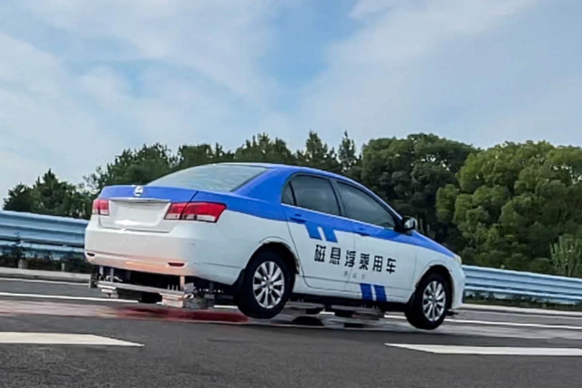 Trung Quốc thử nghiệm ôtô chạy không chạm đất - Ảnh 1.