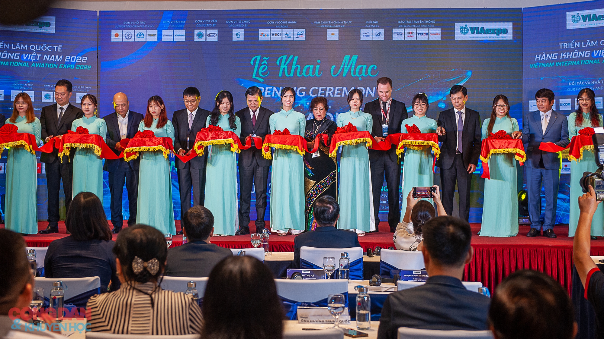 Khai mạc triển lãm quốc tế hàng không Việt Nam 2022 - Ảnh 1.