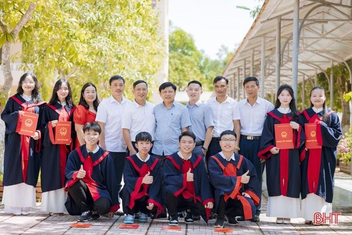 Lớp học vùng rốn lũ Hà Tĩnh có 100% em trúng tuyển nguyện vọng 1 vào đại học - Ảnh 5.