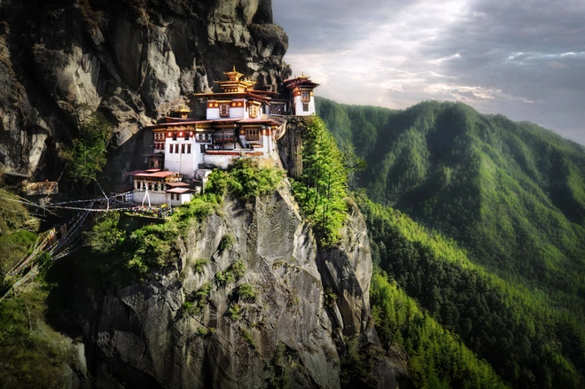 Bhutan mở cửa lại cho khách du lịch nhưng tăng mức phí gấp 3 lần - Ảnh 1.