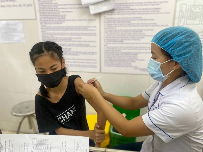 Bộ Y tế lên tiếng việc thiếu vaccine Moderna phòng COVID-19 cho trẻ - Ảnh 1.