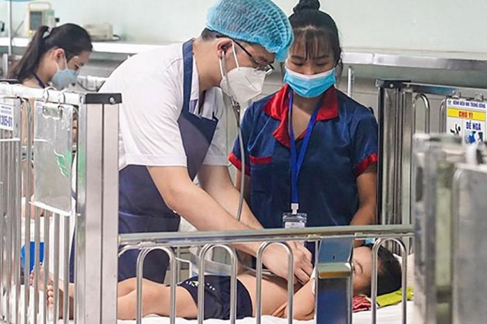 Hơn 300 trẻ nhập viện, 6 ca tử vong do virus Adeno, Bộ Y tế yêu cầu tăng cường giám sát, không để bùng dịch - Ảnh 1.