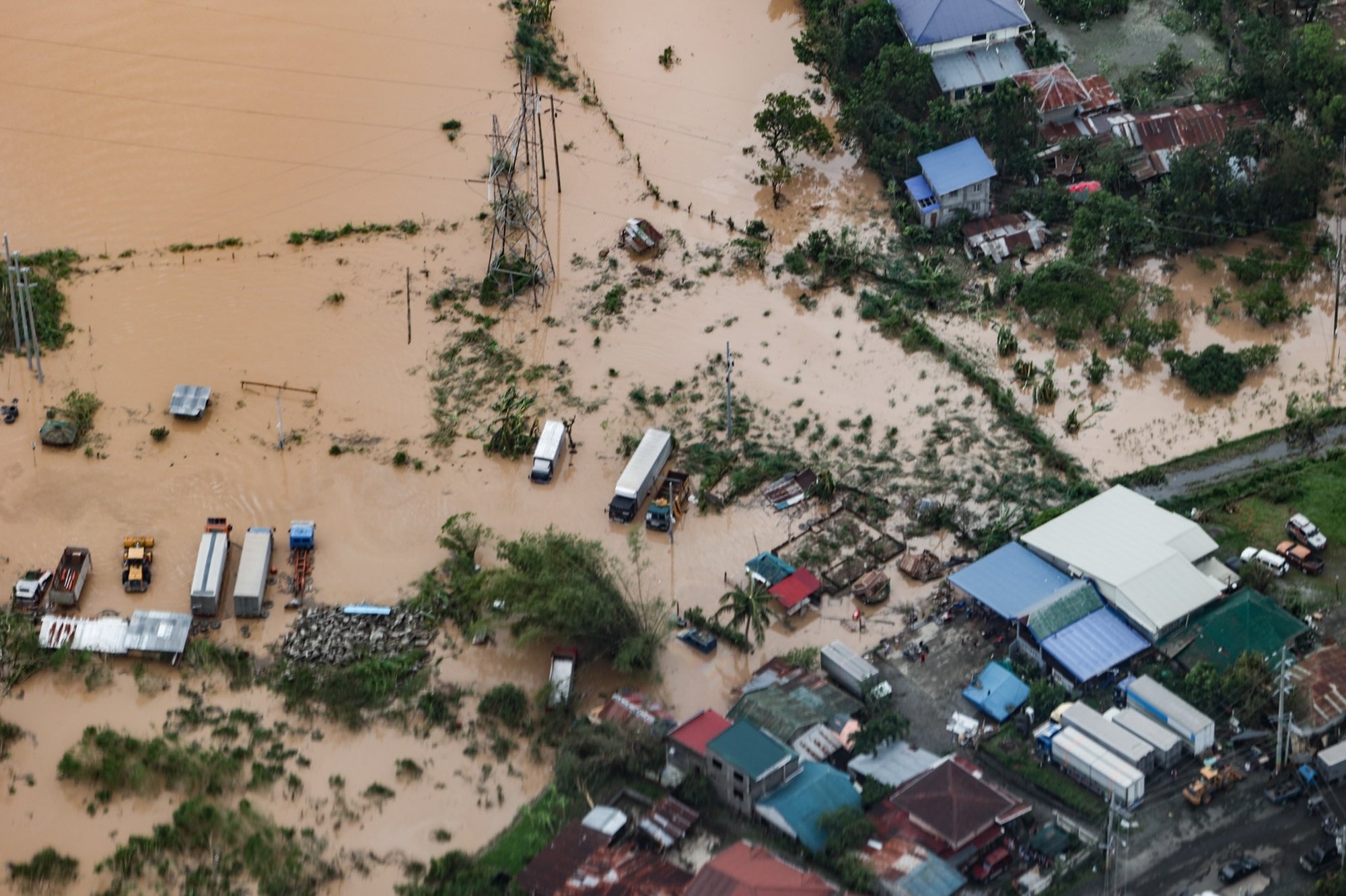 Siêu bão Noru đổ bộ vào Philippines với sức gió 240 km/h - Ảnh 8.