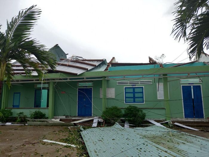 Chùm ảnh bão số 4 gây thiệt hại tại các địa phương - Ảnh 8.