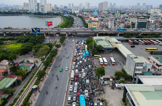 Ngày cuối dịp nghỉ lễ 2/9: Cửa ngõ giao thông Hà Nội, Thành phố Hồ Chí Minh ùn tắc kéo dài - Ảnh 2.