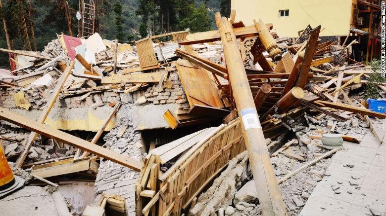 Trung Quốc: Dốc toàn lực cứu trợ hàng trăm nạn nhân vụ động đất ở Tứ Xuyên - Ảnh 2.