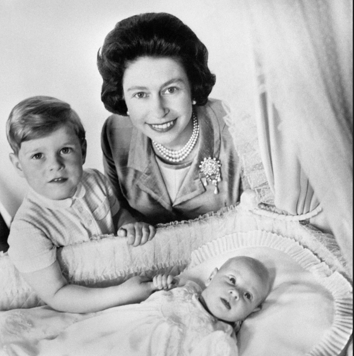 Hình ảnh cuộc đời Nữ hoàng Elizabeth II - biểu tượng của Hoàng gia Anh - Ảnh 13.