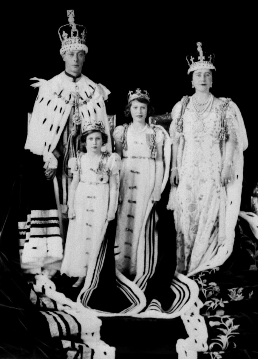 Hình ảnh cuộc đời Nữ hoàng Elizabeth II - biểu tượng của Hoàng gia Anh - Ảnh 5.