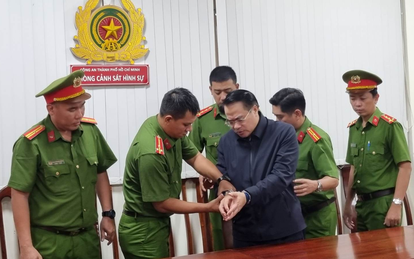 Cục trưởng Đăng kiểm Việt Nam Đặng Việt Hà bị bắt