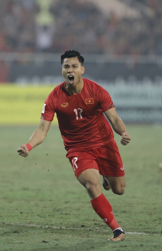 Chung kết lượt đi AFF Cup 2022: Văn Thanh - Roberto Carlos Việt Nam - lập siêu phẩm - Ảnh 1.