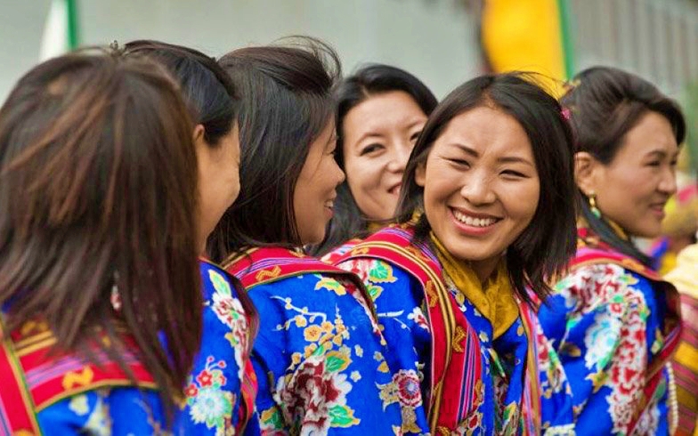 Du Xuân &quot;Vương quốc trên mây&quot; Bhutan, trải nghiệm các lễ hội kỳ lạ và xã hội mẫu hệ - Ảnh 3.