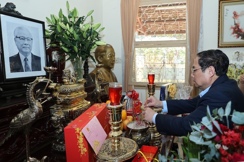 Thủ tướng Phạm Minh Chính dâng hương tưởng nhớ các cố Thủ tướng Chính phủ - Ảnh 1.