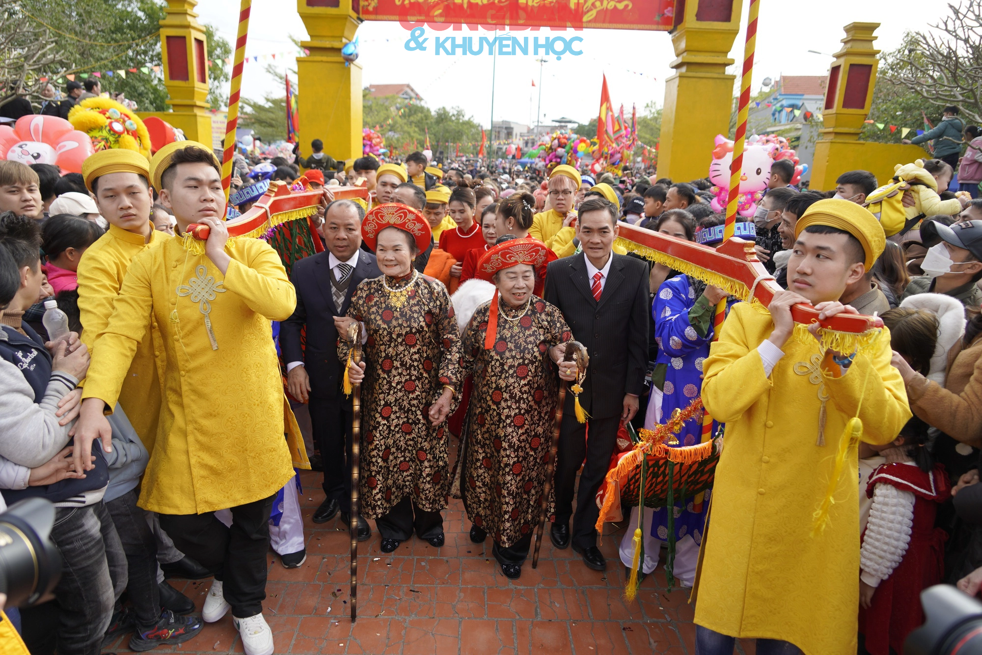 Quảng Ninh: Độc đáo lễ hội rước cụ thượng về miếu Tiên Công lễ tổ - Ảnh 7.