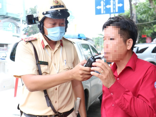 Thành phố Hồ Chí Minh: Xử phạt hơn 1400 trường hợp vi phạm an toàn giao thông dịp Tết Nguyên đán - Ảnh 1.