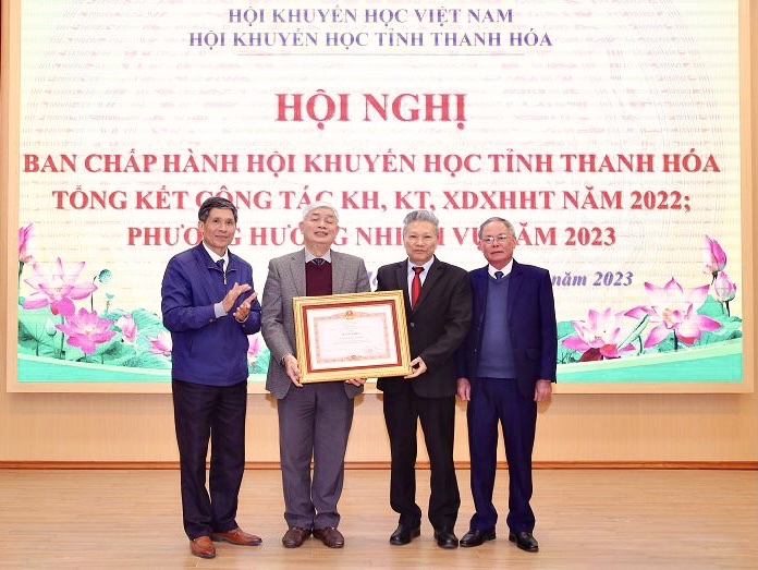 Hội Khuyến học tỉnh Thanh Hóa nhận Bằng khen của Thủ tướng Chính phủ - Ảnh 1.