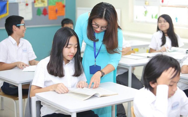 Bộ Giáo dục và Đào tạo trả lời về chi trả phụ cấp cho tiết sinh hoạt lớp, sinh hoạt dưới cờ - Ảnh 2.