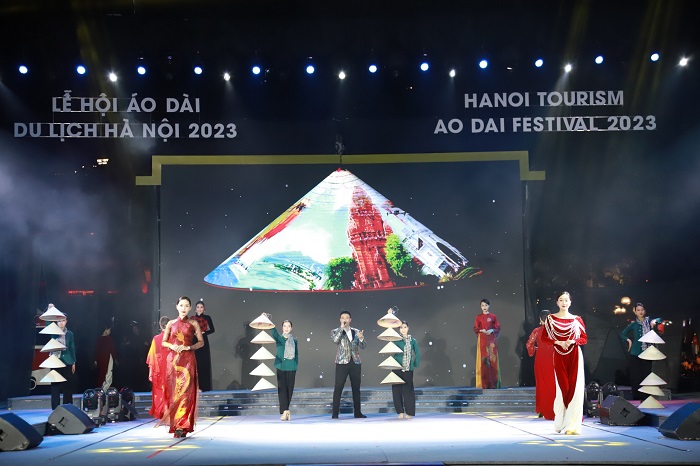 Rực rỡ sắc màu văn hóa tại lễ khai mạc Lễ hội Áo dài du lịch Hà Nội 2023  - Ảnh 4.
