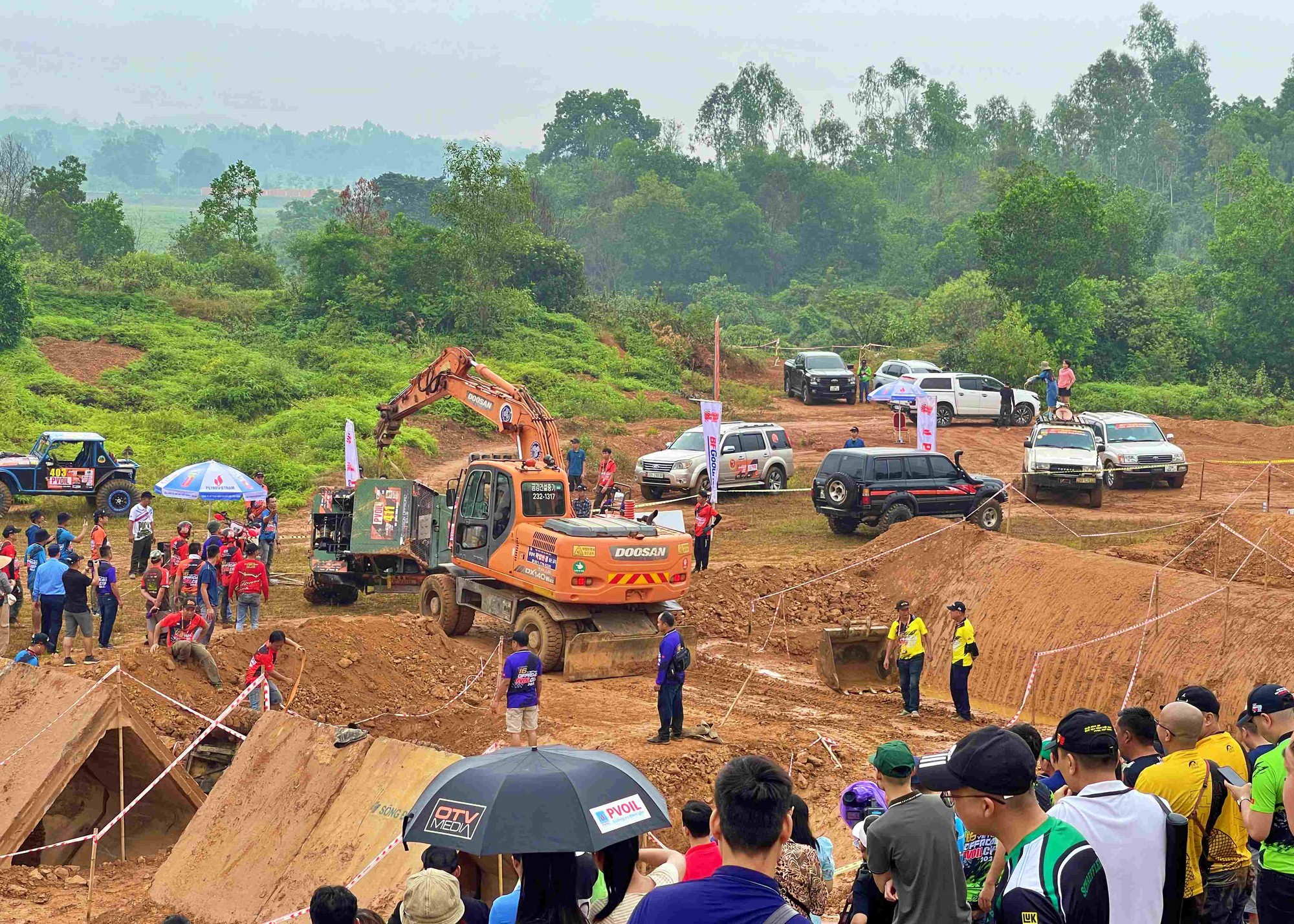 Gay cấn các màn trình diễn kỹ năng lái xe Giải đua ô tô địa hình Việt Nam - VOC 2023 - Ảnh 6.